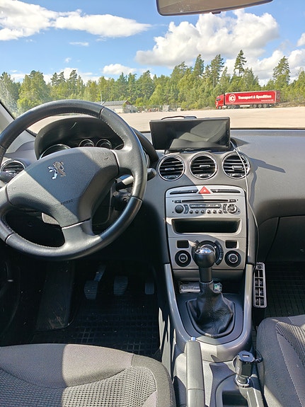 Peugeot 308 8 of 12