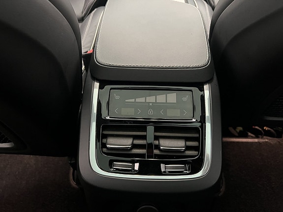 Volvo XC90 15 of 30