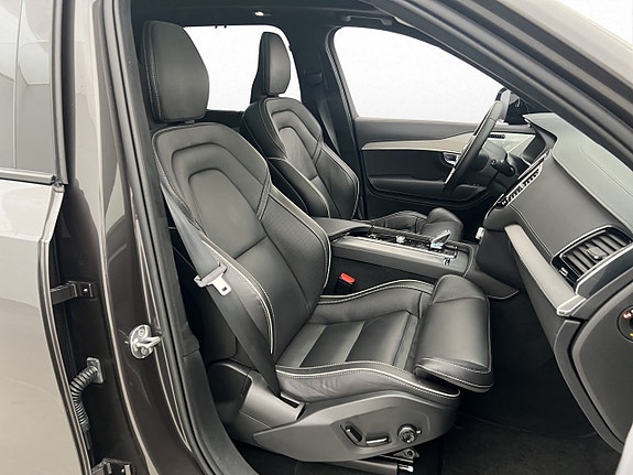 Volvo XC90 11 of 30