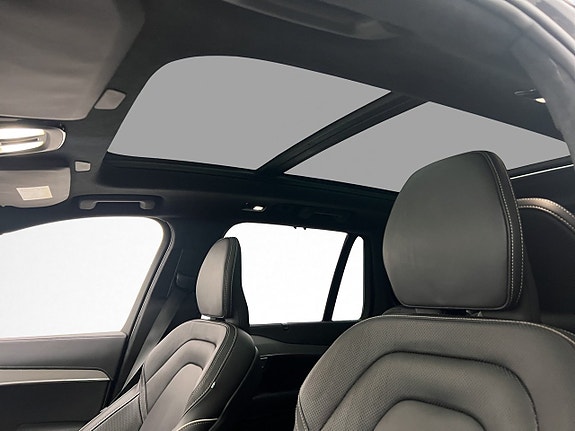 Volvo XC90 13 of 30