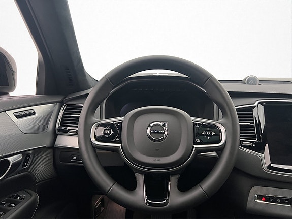 Volvo XC90 14 of 30