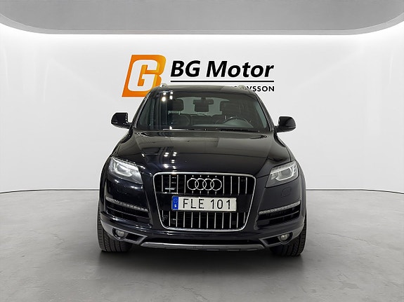 Audi Q7 2 of 24