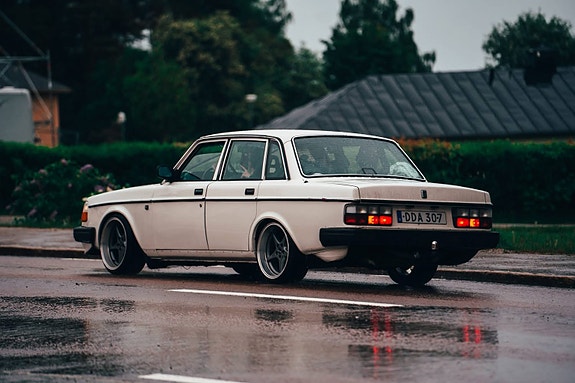 Volvo 240 8 of 8