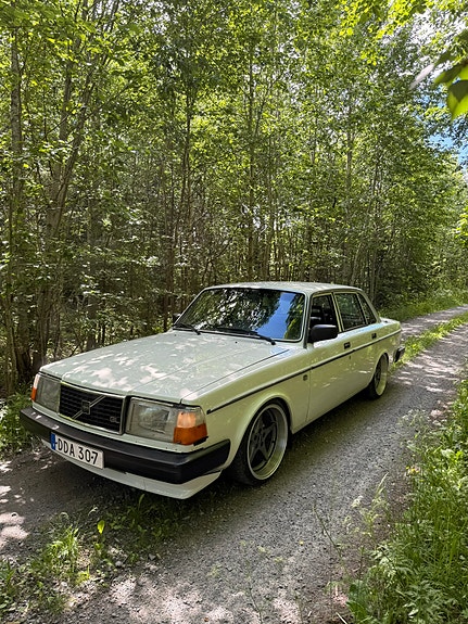 Volvo 240 5 of 8