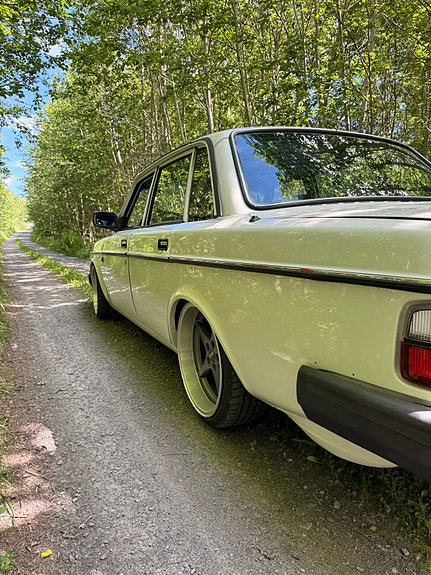 Volvo 240 4 of 8