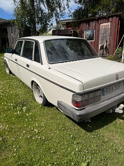 Volvo 240 6 of 8