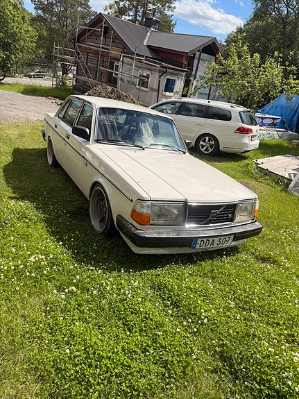 Volvo 240 7 of 8