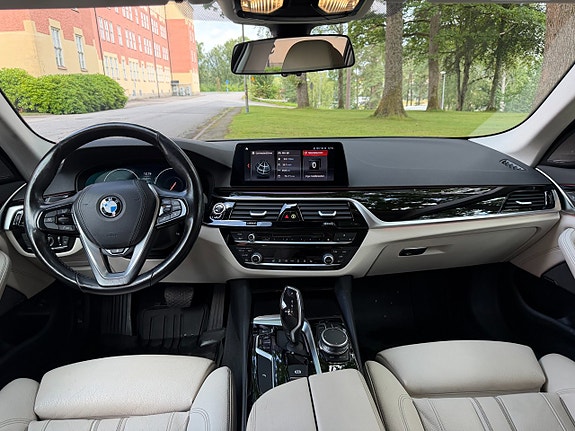 BMW 520i 8 of 22