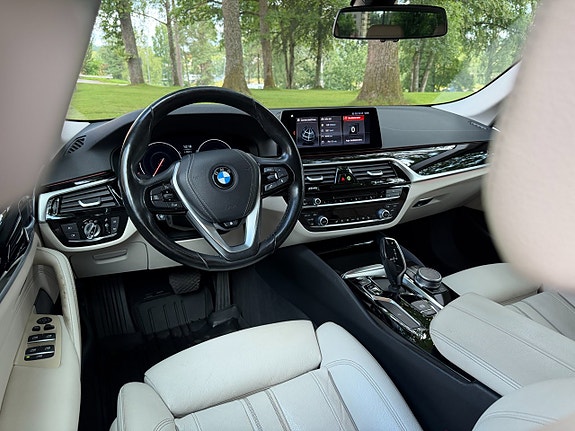 BMW 520i 7 of 22