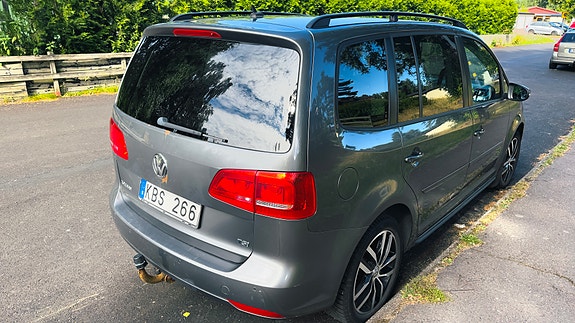 Volkswagen Touran 3 of 8