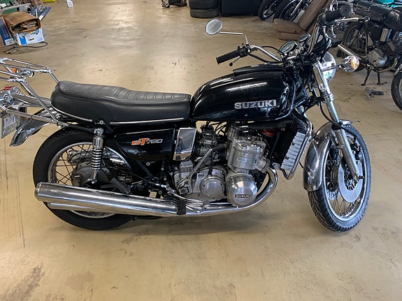 Suzuki GT 750 A 2 of 4