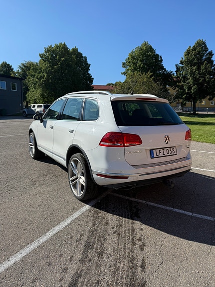 Volkswagen Touareg 3 of 7