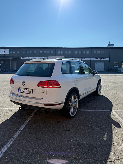 Volkswagen Touareg 4 of 7