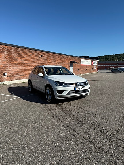 Volkswagen Touareg 2 of 7