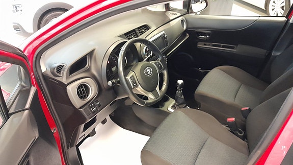 Toyota Yaris 4 of 12