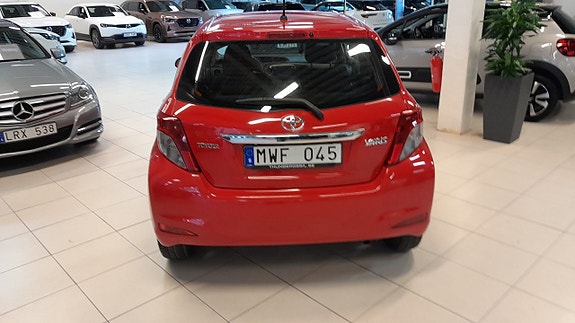 Toyota Yaris 6 of 12