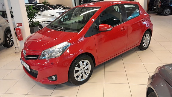 Toyota Yaris 2 of 12