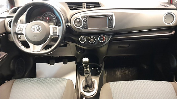 Toyota Yaris 10 of 12