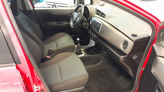 Toyota Yaris 11 of 12