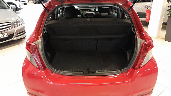 Toyota Yaris 7 of 12