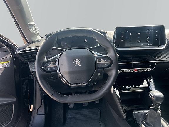 Peugeot 208 13 of 15