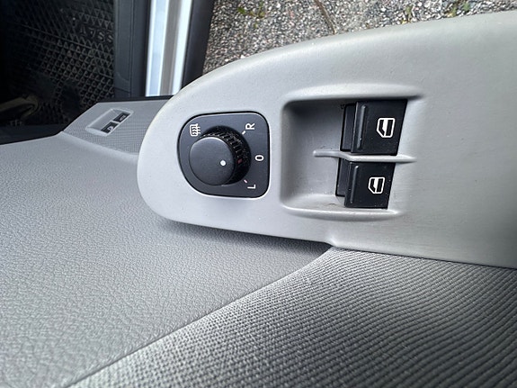 Volkswagen Passat 14 of 16