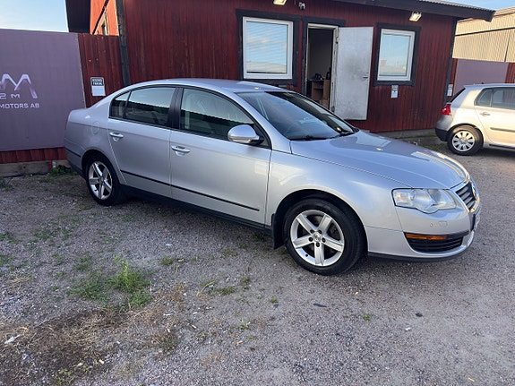 Volkswagen Passat 3 of 16