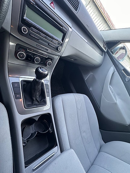 Volkswagen Passat 12 of 16