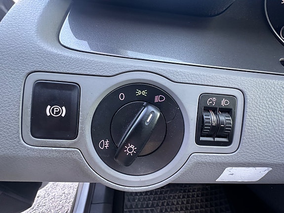 Volkswagen Passat 13 of 16
