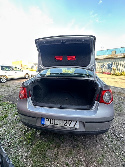 Volkswagen Passat 5 of 16