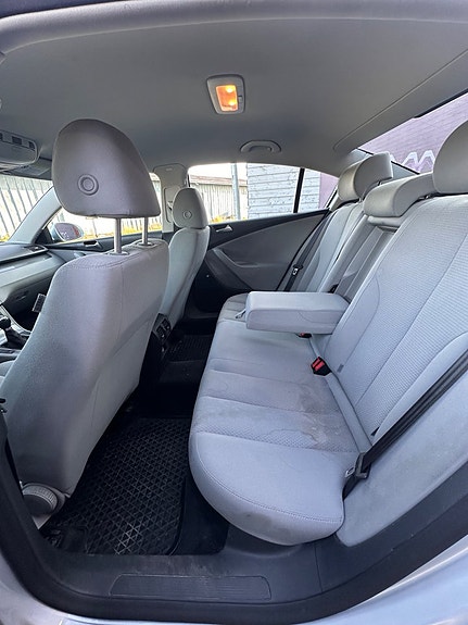 Volkswagen Passat 7 of 16