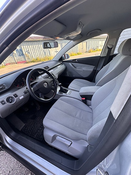 Volkswagen Passat 6 of 16