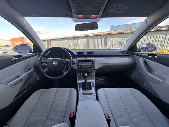 Volkswagen Passat 8 of 16