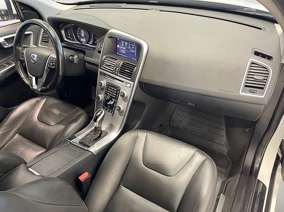 Volvo XC60 13 of 21
