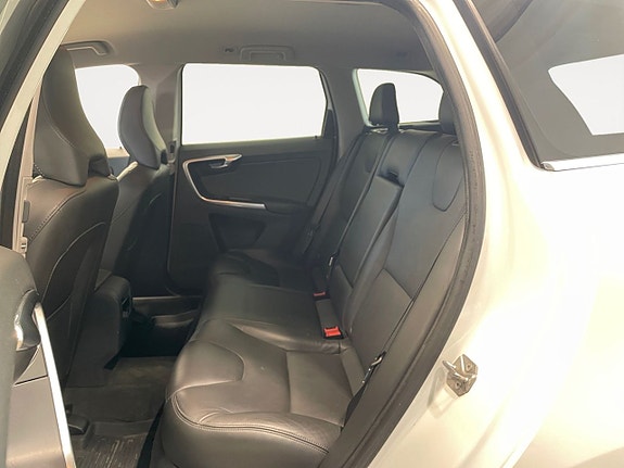 Volvo XC60 11 of 21