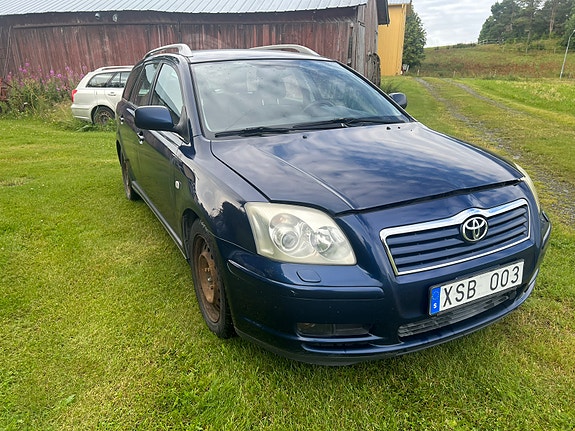 Toyota Avensis 2 of 4