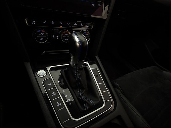 Volkswagen Passat 24 of 30