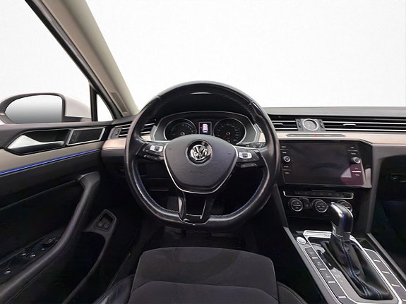 Volkswagen Passat 14 of 30