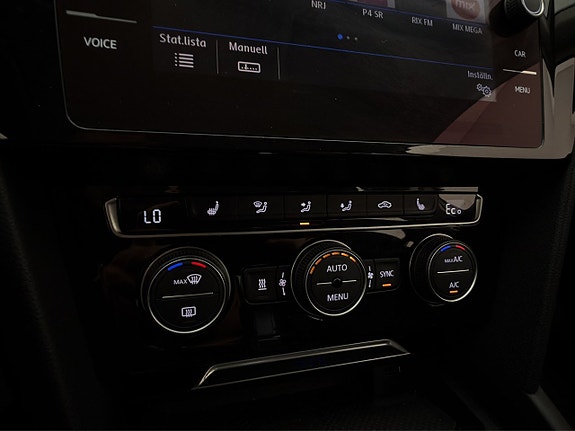 Volkswagen Passat 23 of 30