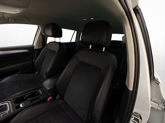 Volkswagen Passat 12 of 30