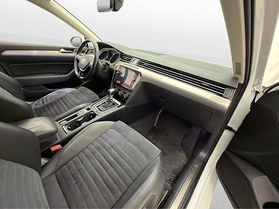 Volkswagen Passat 25 of 30