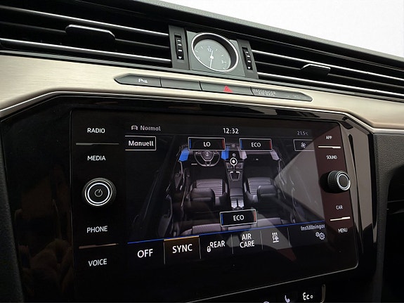 Volkswagen Passat 22 of 30