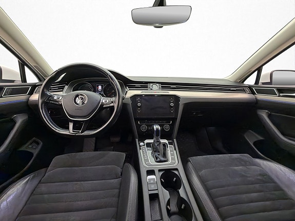 Volkswagen Passat 13 of 30