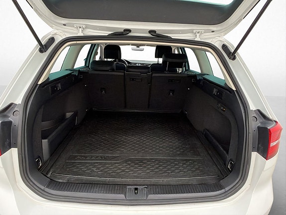 Volkswagen Passat 28 of 30