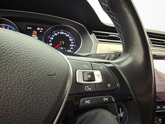 Volkswagen Passat 16 of 30