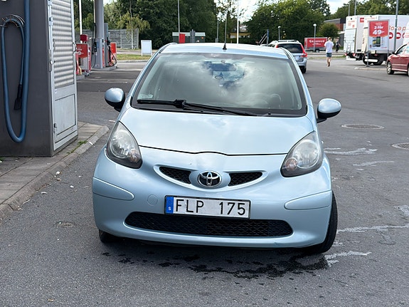 Toyota Aygo 2 of 10