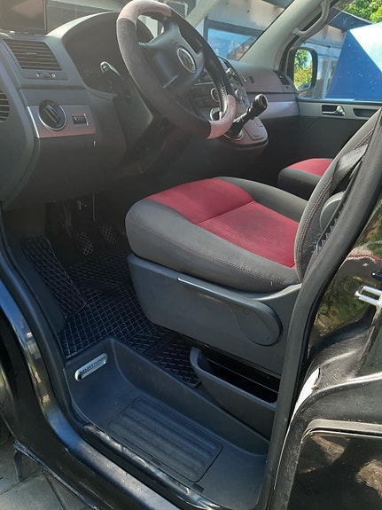 Volkswagen Multivan 5 of 5