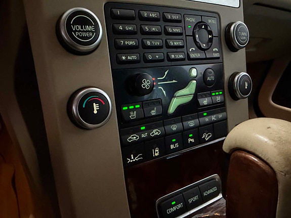 Volvo XC70 26 of 30