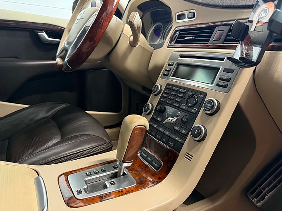 Volvo XC70 30 of 30