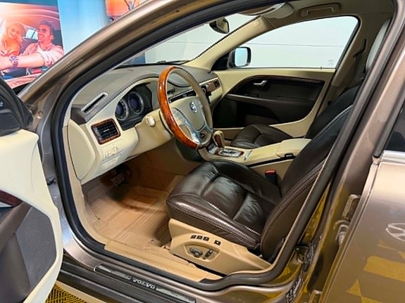 Volvo XC70 21 of 30